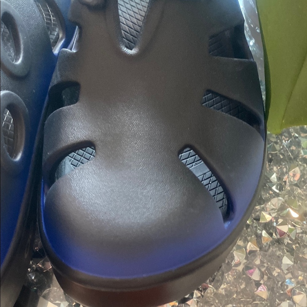 OOFOS Black Loafers with Breathable Design - Picture 5 of 8